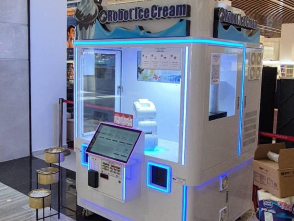 Anno AI Robot Enclosed Ice Cream Machine Settles in Shopping Malls in Iraq