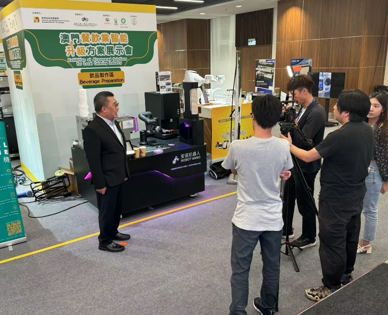 The grand opening of the Macau Catering Industry Intelligence Upgrade Planning Conference --- Joge with Anno Robotic Robot!