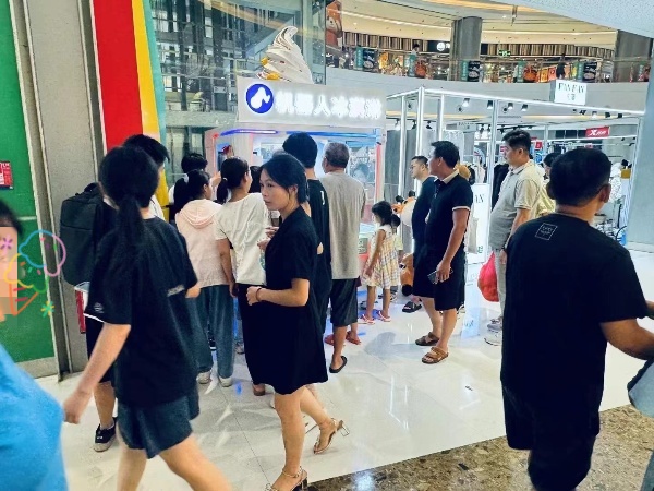 Shenzhen Xinsha Tianhong Shopping Center has put in Anno robot closed ice cream pavilion