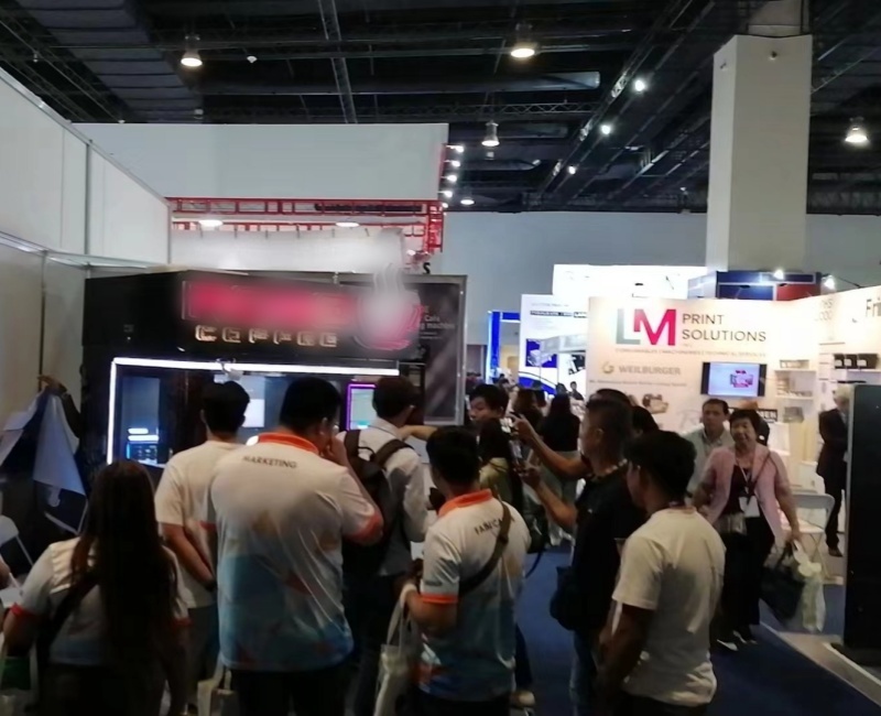 Tour for gratitude --- Filipino customers and Anno robot closed coffee pavilions exhibition journey