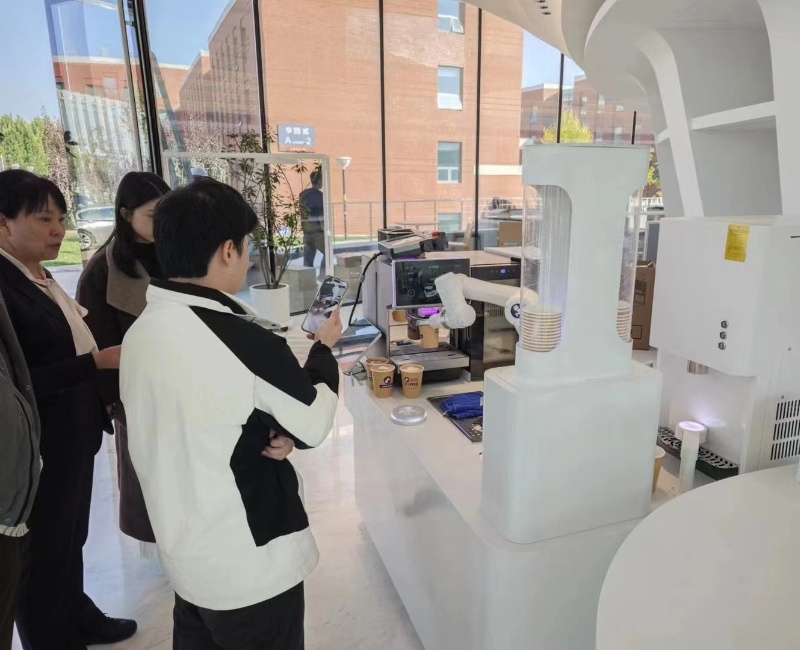 Anno AI Robot Anno has settled in the University of Sciences of China to bring a new experience to the students!