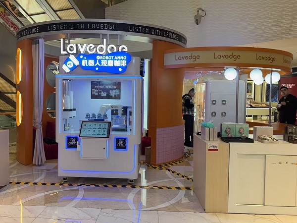 Anno AI Robot Freshly Brewed Coffee Kiosk and Anno AI Robot Sundae Ice Cream Kiosk Set Up at Yitian Holiday Plaza - Pop-up Event