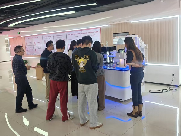Anno AI Robot Latte Art Printing Bar Opens at Jiangsu Mobile R&D Center