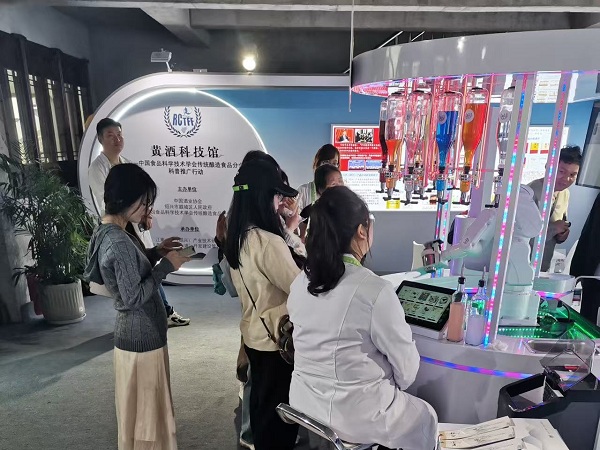 Anno AI Robot Bartending Booth Powers Shaoxing Huangjiu Technology Carnival in Zhejiang