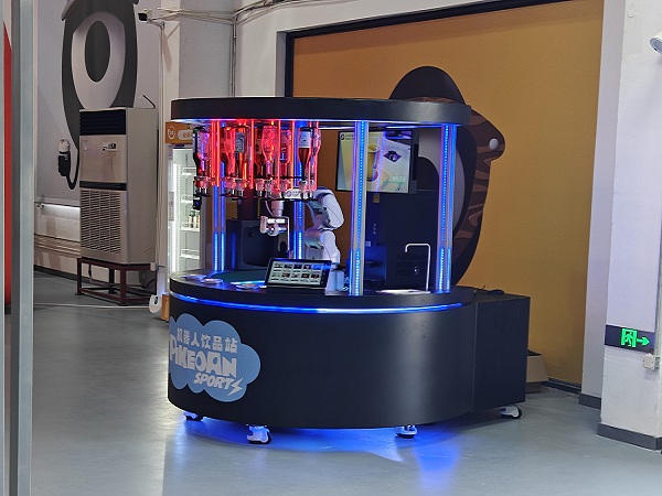 Anno AI Robot Bartending Kiosk in Shanghai Pickleball Sports Center