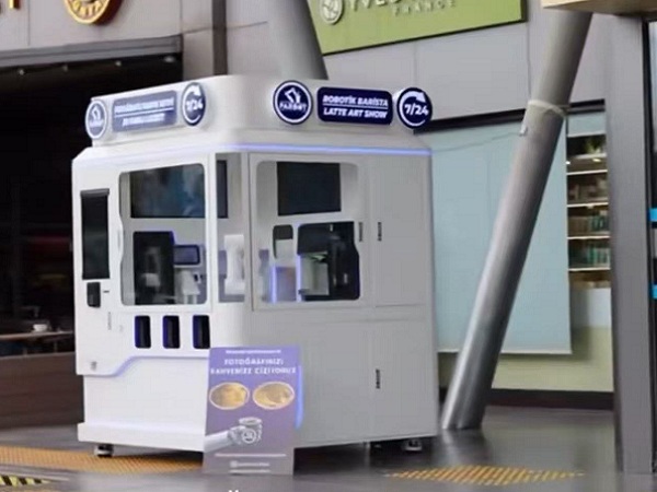 Anno AI Robot Latte Art Printing Coffee Kiosk Opens in Alasta Park, Turkey