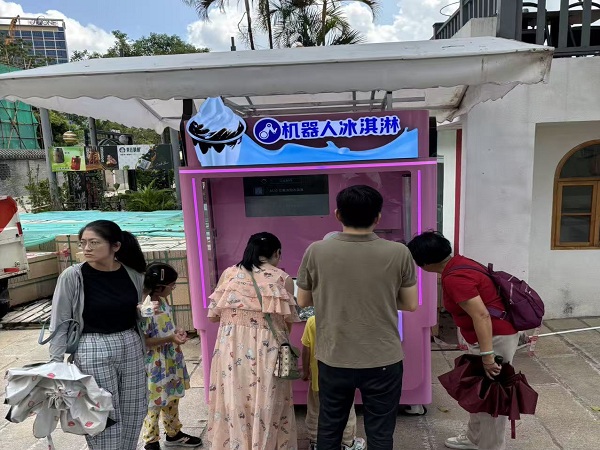 Anno AI Robot Ice Cream Kiosk Opens at Qingping Ancient Market