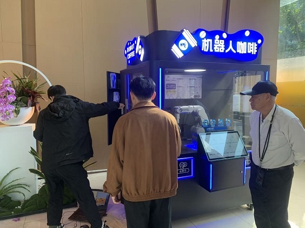 喜乐注册AI机器人印花咖啡亭入驻广州番禺天河城