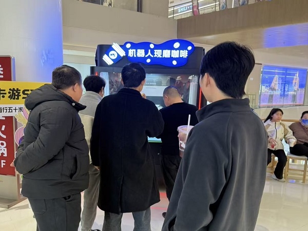 喜乐注册AI机器人现磨咖啡亭入驻江西省赣州市步步高赣州新天地
