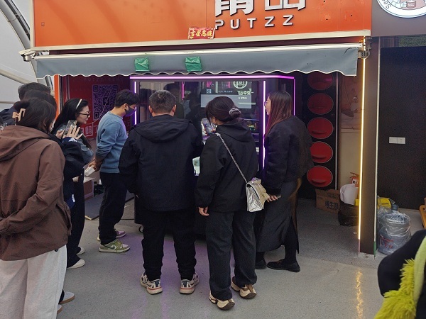 Anno AI Robot Coffee Kiosk in Yinchuan Xixia Xinbai Ningyang Plaza, opening to a consumer boom