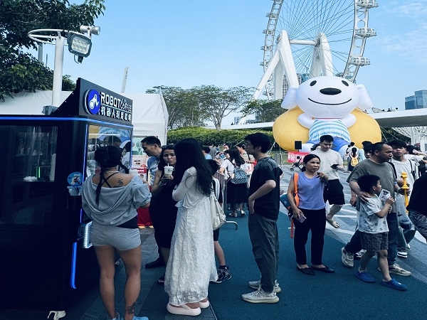 喜乐注册 AI 机器人咖啡亭入驻东莞欢乐港湾，实现 “科技 + 文旅” 的双重享受