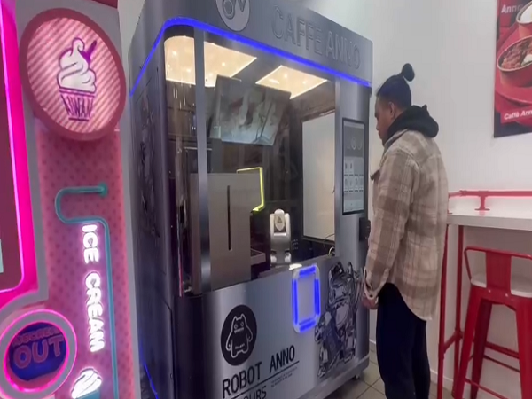 Anno AI freshly brewed coffee kiosk in unmanned restaurant in Birmingham, UK, offering smart coffee service!