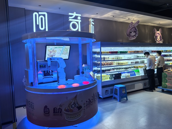 Anno AI Robot Open Ice Cream Vending Kiosk in Nanshan Achilla Bath Center