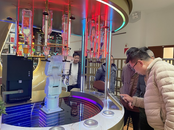 Anno AI‘s robotic cocktail kiosk officially in Luzhou Liquor Industrial Park, Sichuan