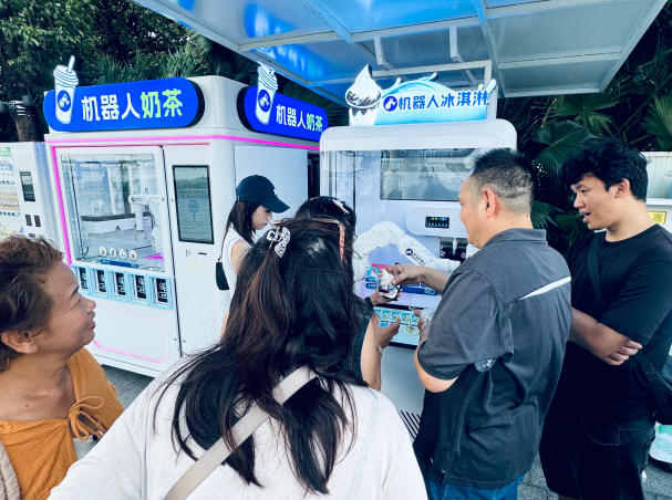 Happy Harbour, Bao‘an District, Shenzhen (Anuo AI robot milk tea machines and ice cream machines have settled in)