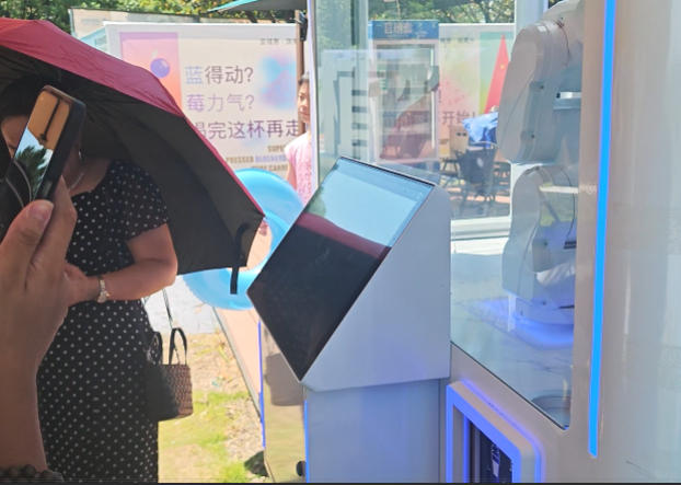 Annuo AI robotic ice‑cream machine has been successfully deployed in the botanical garden of Chengwei Technology Farm, Yiwu, Zhejiang Province.