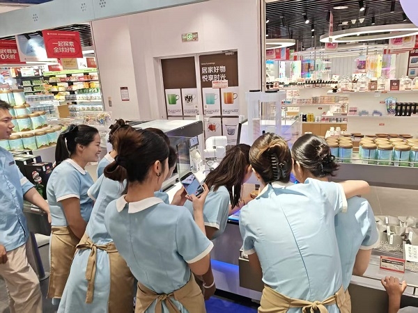 益达注册 AI机器人拉花咖啡打印吧入驻海口免税店