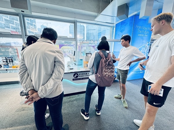 益达注册  AI机器人拉花咖啡打印吧入驻机器人6s店未来时代