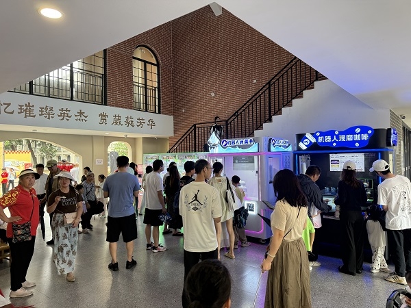 益达注册 AI机器人现磨咖啡亭、冰淇淋亭入驻珠海唐家湾古镇