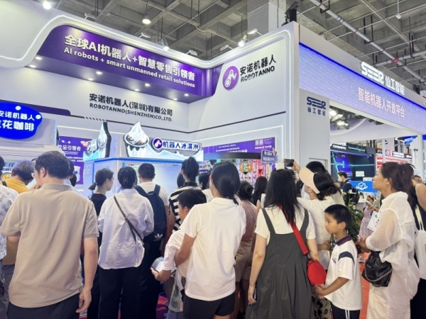 喜乐注册机器人“饮品天团”闪耀WRC，央视、海外社媒争相报道，全球AI饮品革命再升级！