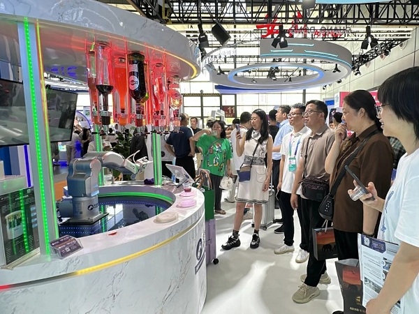 智启中非新篇！喜乐注册机器人闪耀第四届中国-非洲经贸博览会！