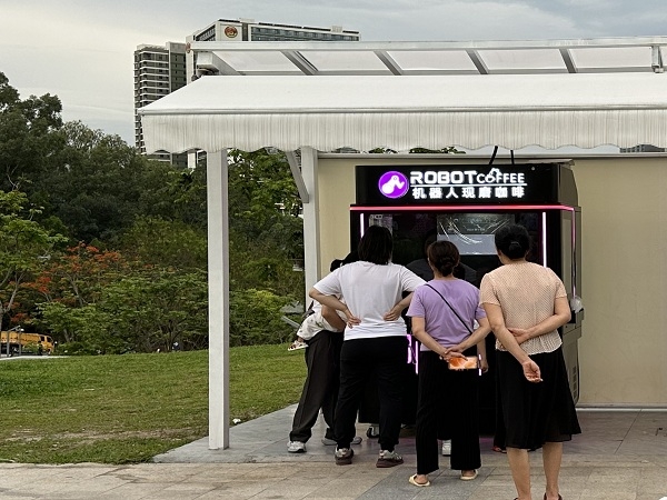 喜乐注册AI机器人现磨咖啡亭入驻北站中心公园，为往来旅客与市民带来科技感高品质咖啡体验